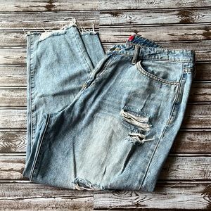 Destroyed Guess Jeans